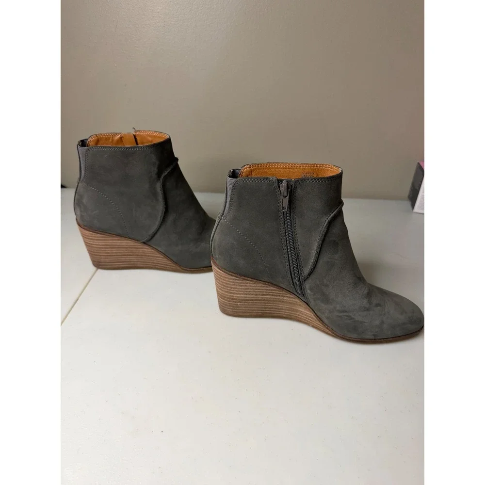Lucky Brand Zanta Wedge Ankle Booties 9 Storm Gray Nubuck Leather Zip